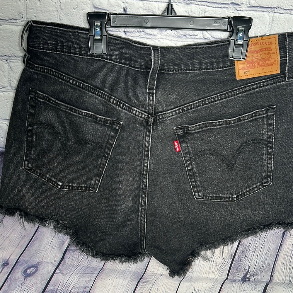 501® ORIGINAL FIT HIGH RISE WOMEN'S SHORTS

Black Denim Women's Shorts - Picture 7 of 16